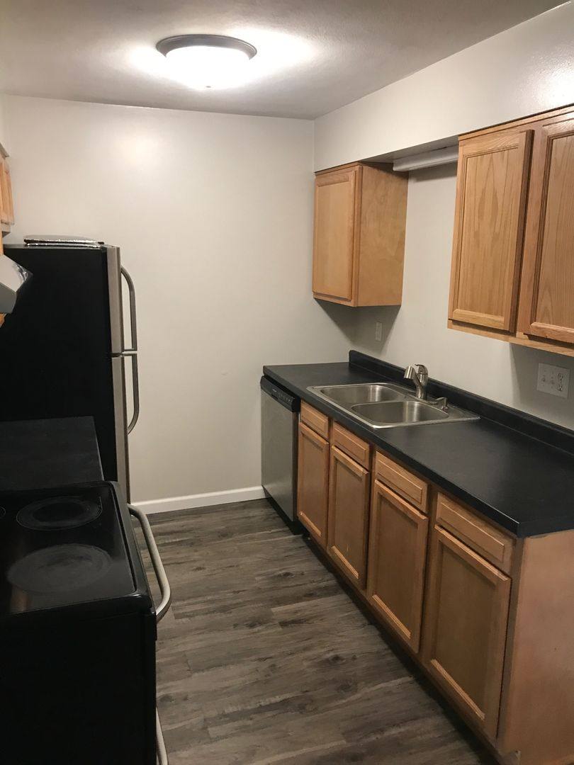 Apartment for rent at 1927 & 1931 Canterbury, Washington, IL 61571