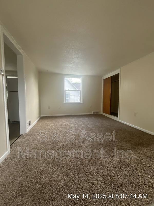 Apartment for rent at 717 1 2 N Sycamore St, Lansing, MI 48906