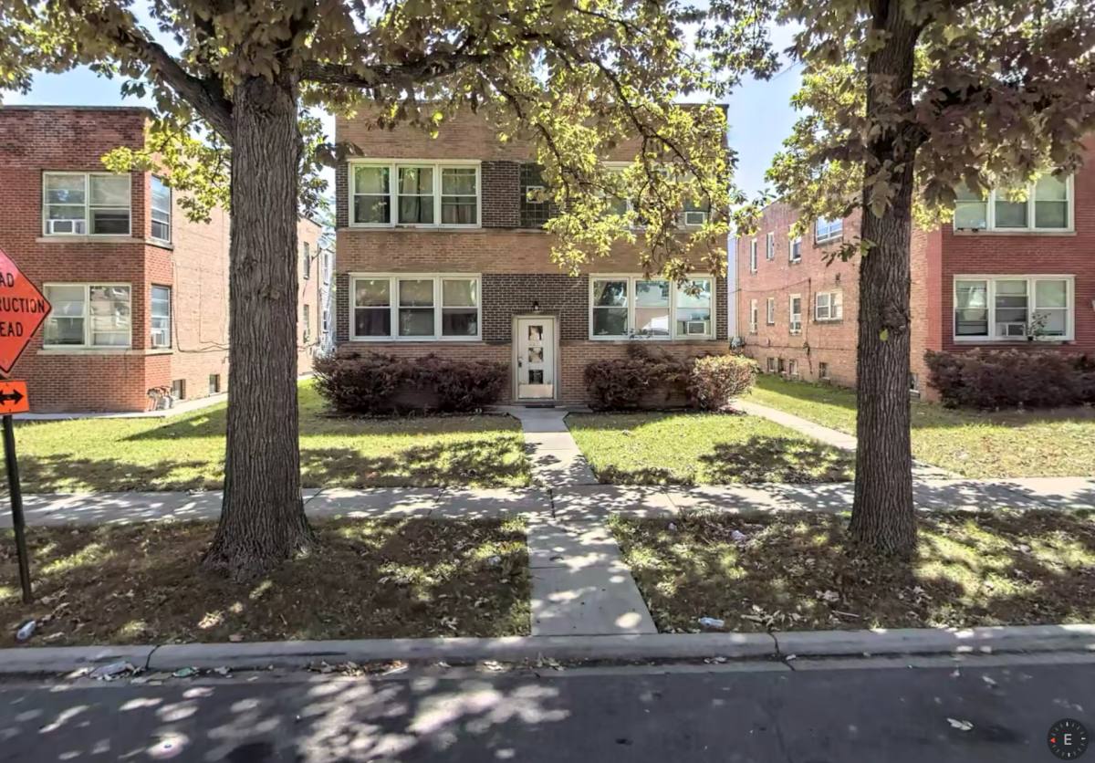 Apartment for rent at 8251 Kilpatrick Ave, Skokie, IL 60076