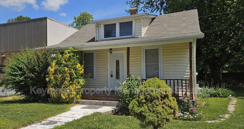 House for rent at 1429 W 12th St, Waynesboro, VA 22980