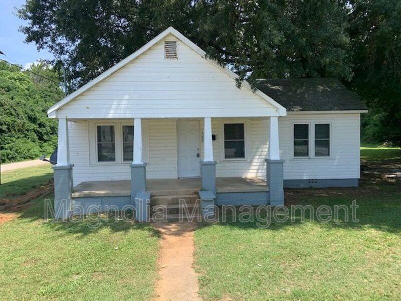 House for rent at 1502 Parham St, Henderson, NC 27536