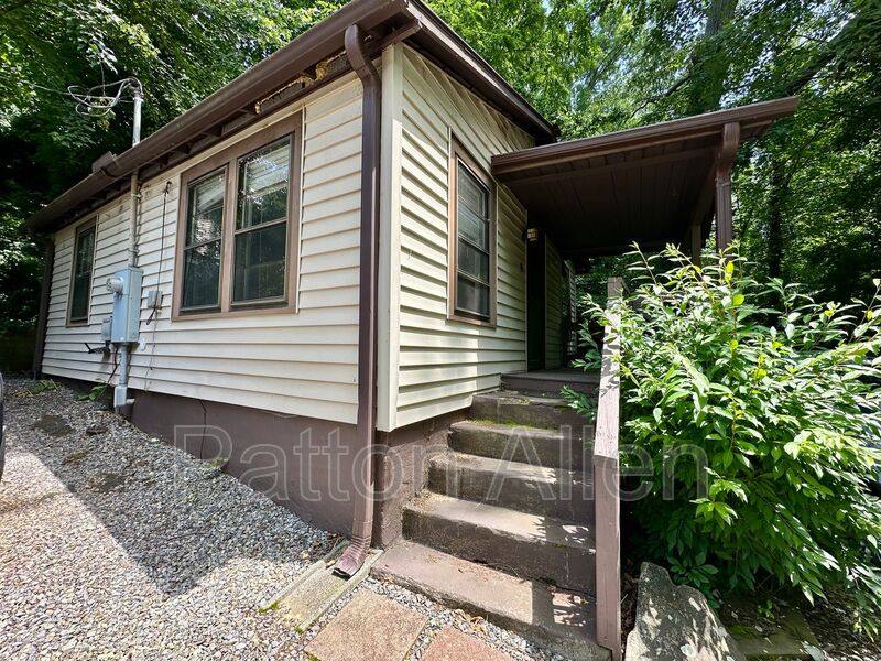 House for rent at 4 Arbutus Rd, Asheville, NC 28805