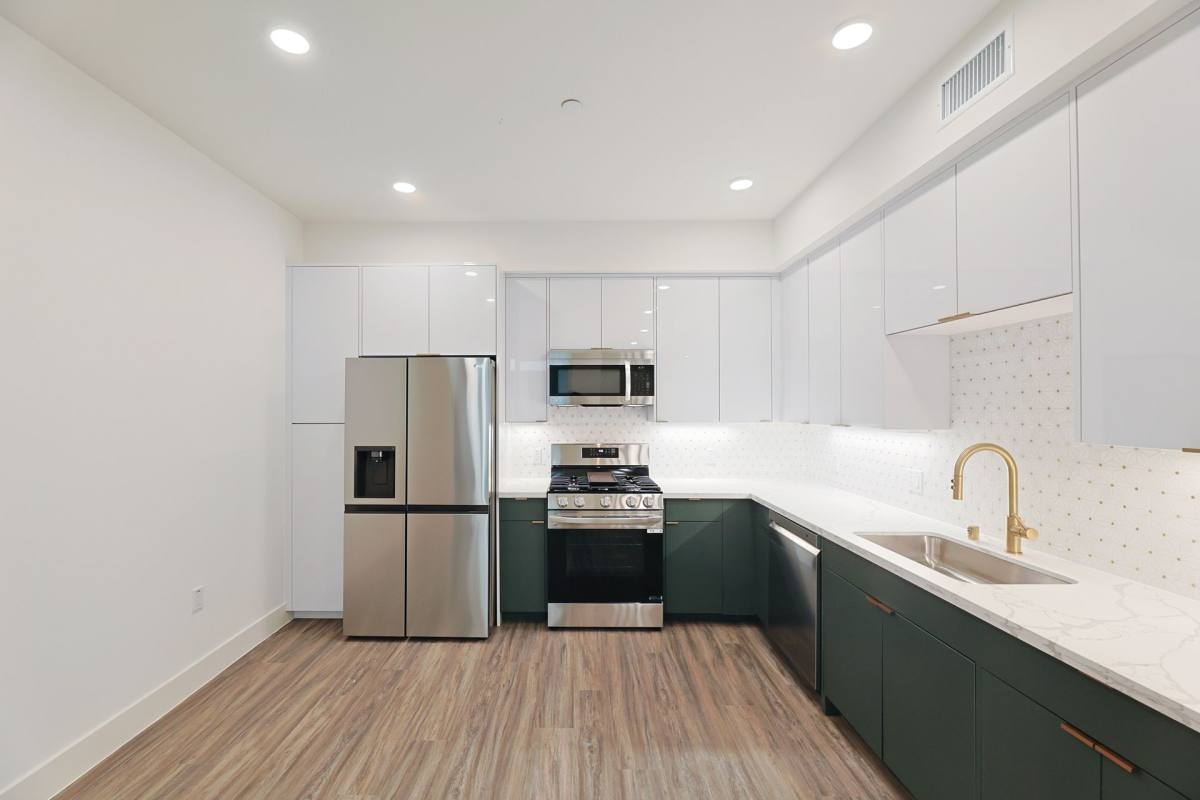 Apartment for rent at 4000 Mont Clair St, Los Angeles, CA 90018