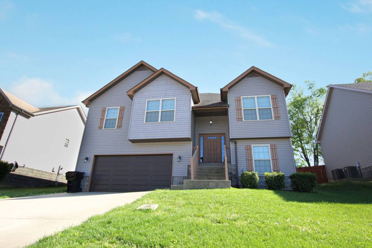 House for rent at 430 Leslie Wood Dr, Clarksville, TN 37040