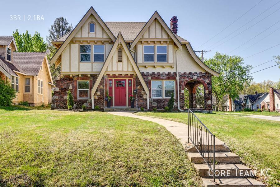 House for rent at 401 E Gregory Blvd #1, Kansas City, MO 64131