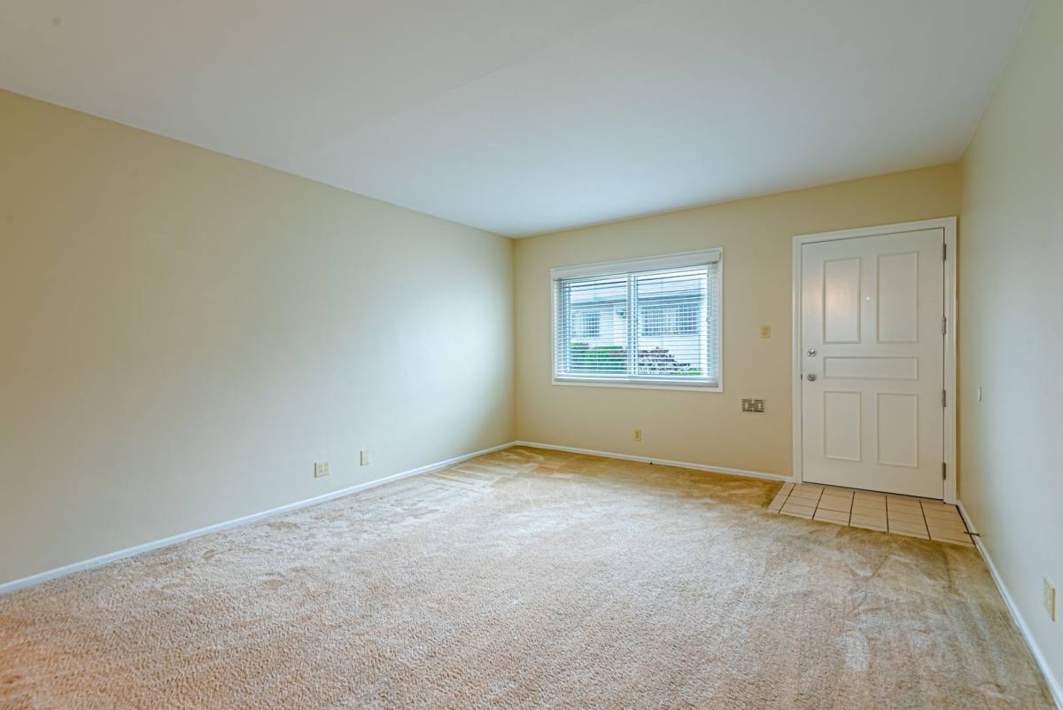 Apartment for rent at 10226 England Ave, Inglewood, CA 90303