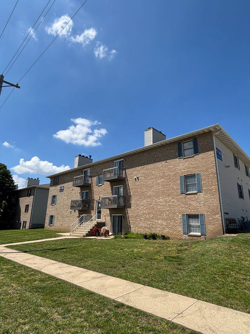 Apartment for rent at 3004 Clearwater Ave, Bloomington, IL 61704