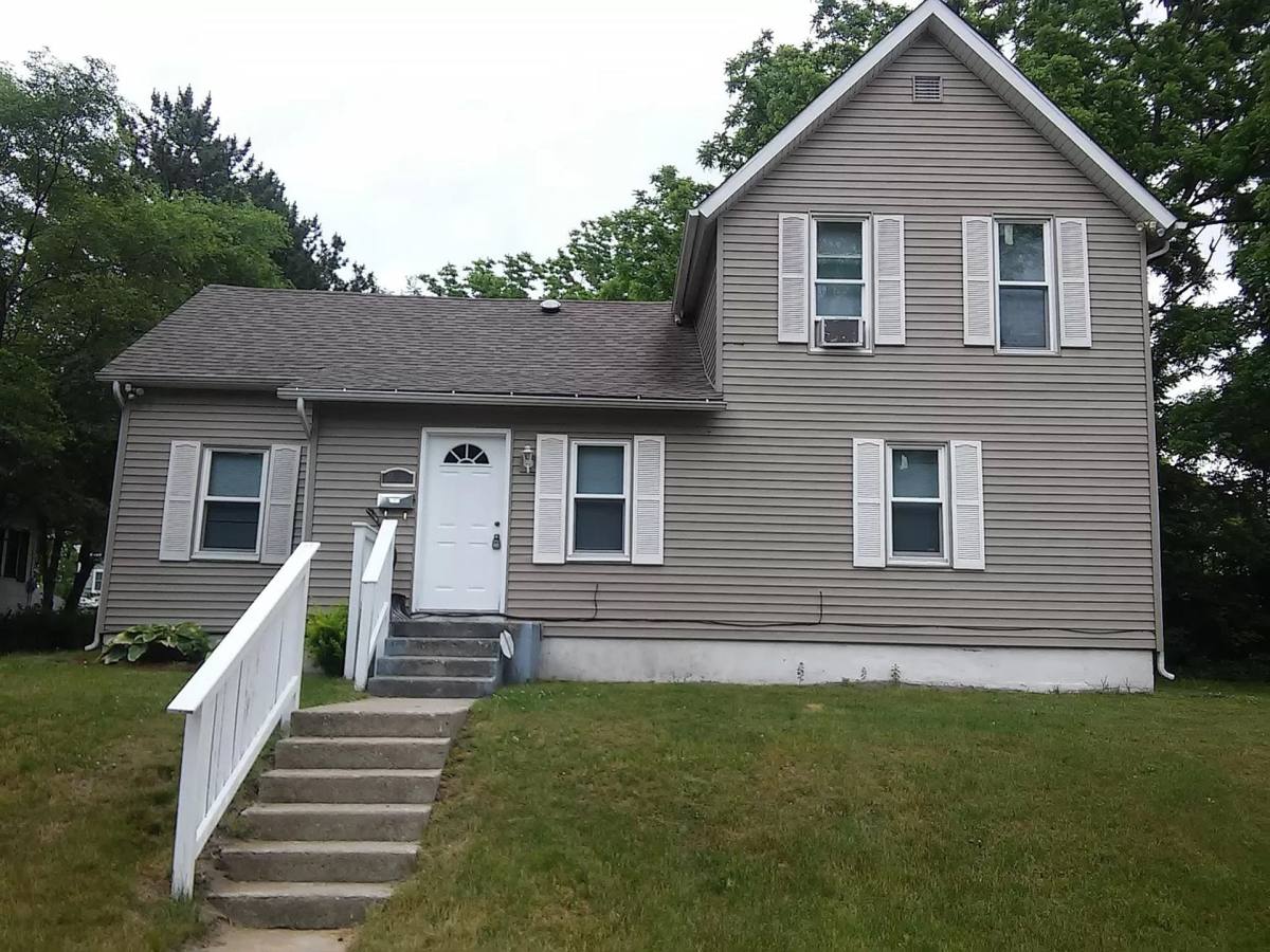 Apartment for rent at 916 Hill St, South Bend, IN 46617