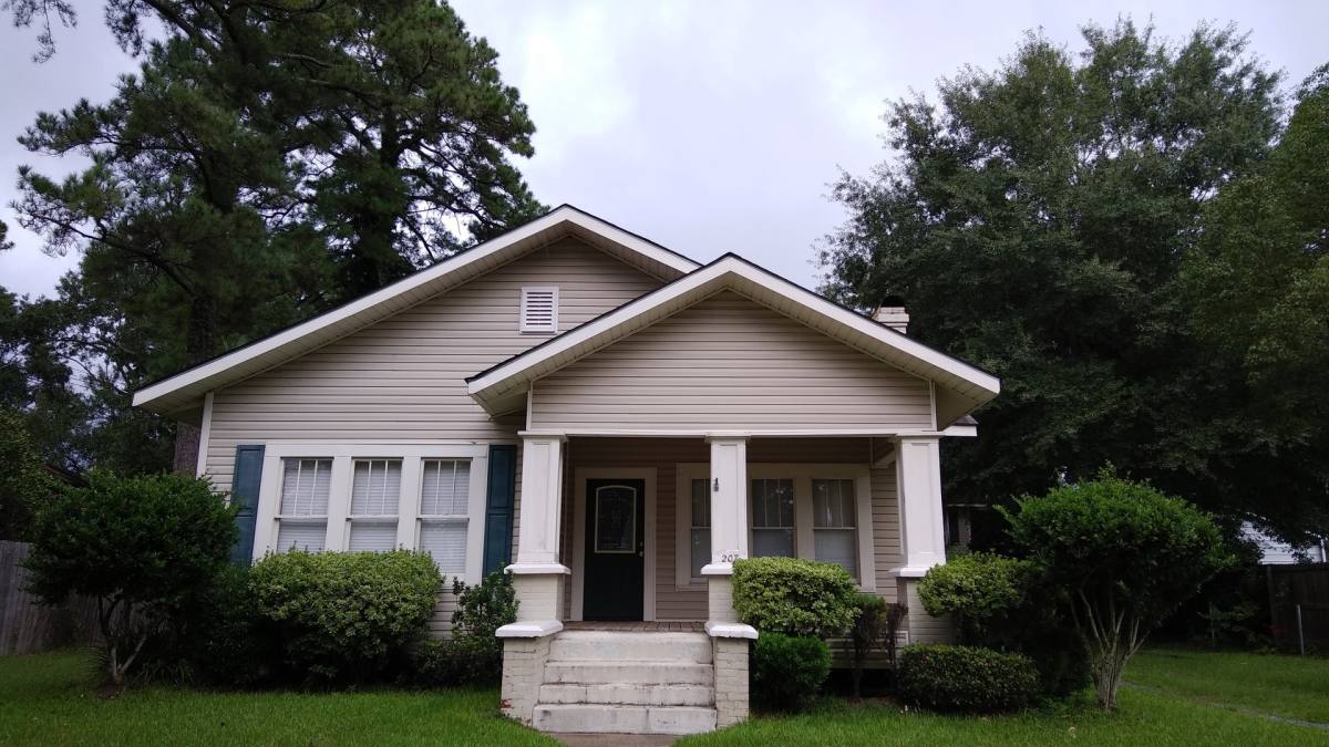 House for rent at 207 W 4th St, Deridder, LA 70634