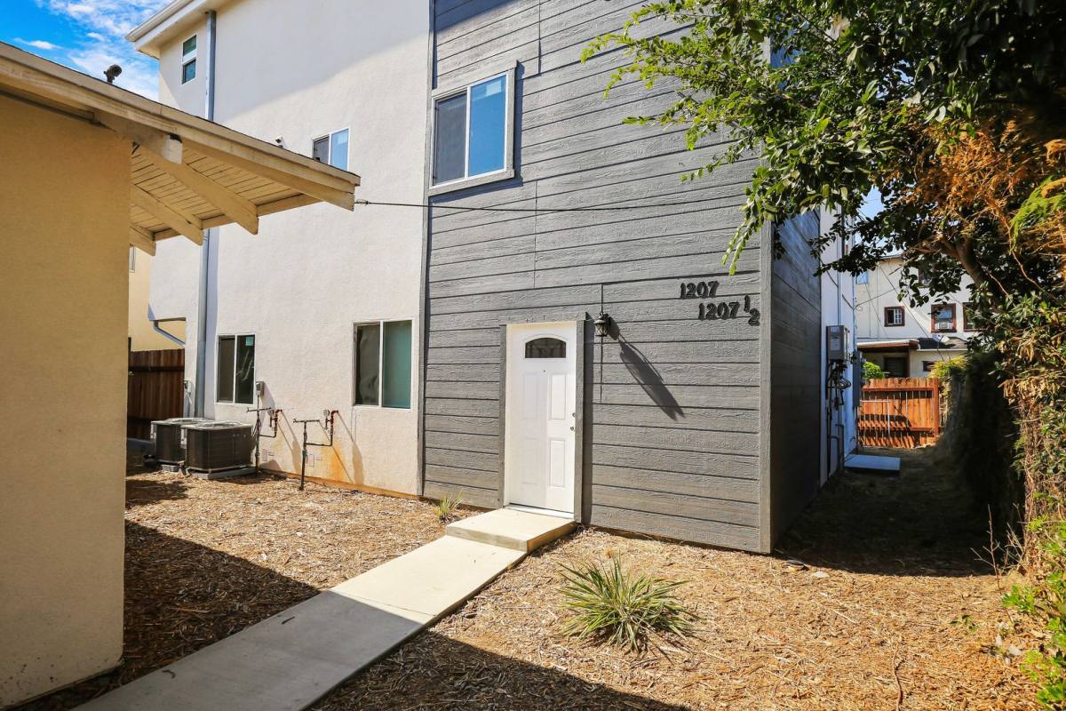 Apartment for rent at 1205 W 37th Dr, Los Angeles, CA 90007