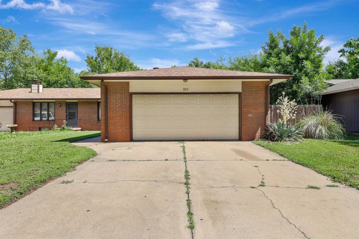 Apartment for rent at 1100-1102 E Redwood Rd, Derby, KS 67037