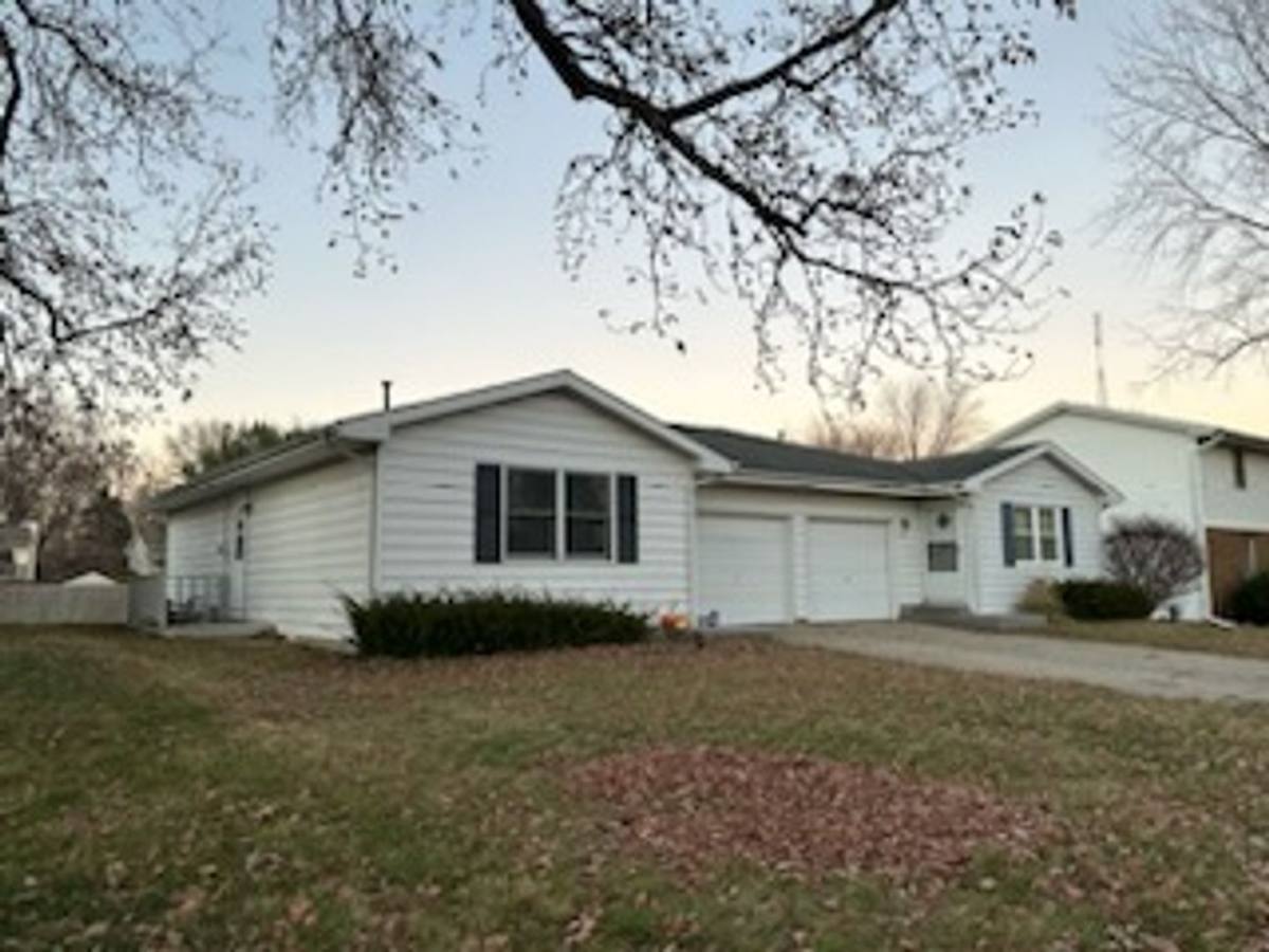 House for rent at 819 Deerfield Rd, Chatham, IL 62629
