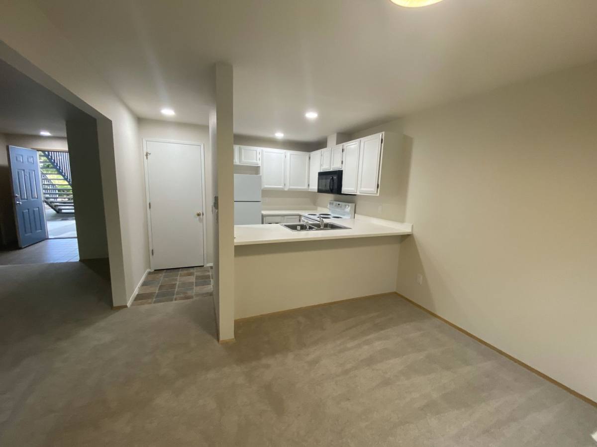 Apartment for rent at 10925 NE 128th St, Kirkland, WA 98034