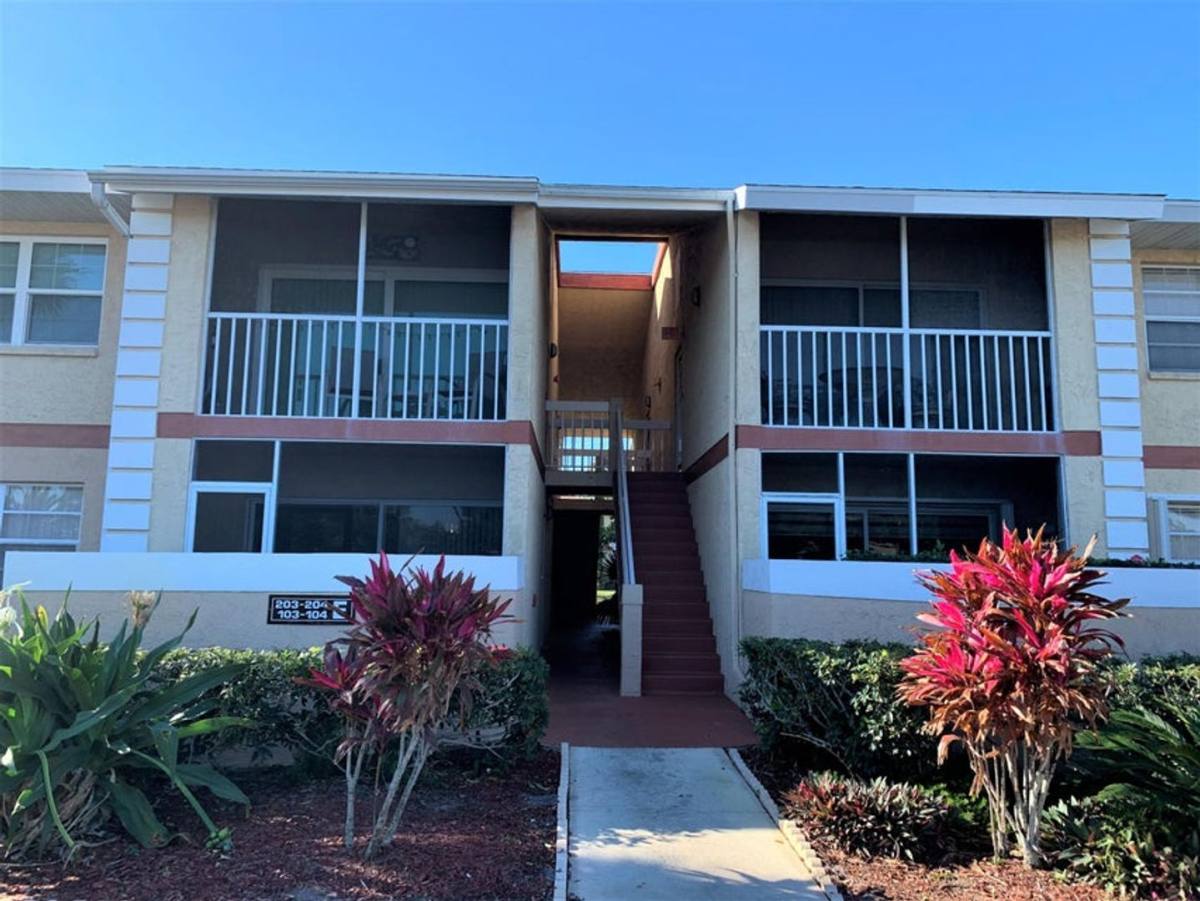 Apartment for rent at 1537 SE Royal Green Circle, Port Saint Lucie, FL 34952