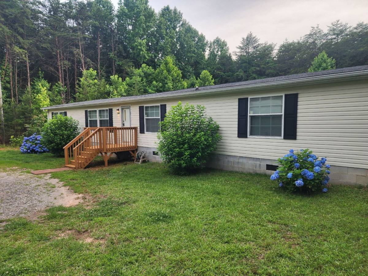 House for rent at 864 Perry Rd, Troutman, NC 28166