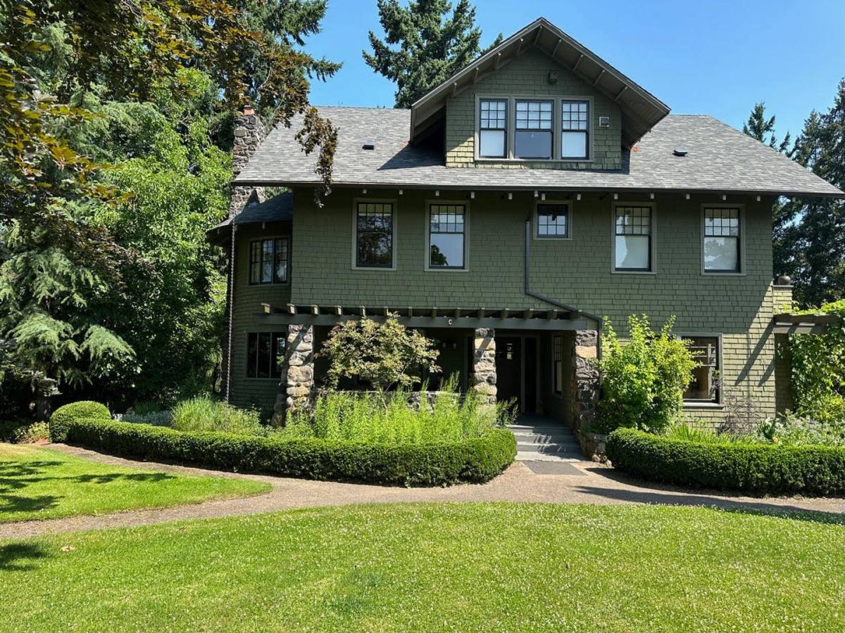 Apartment for rent at 400 NE 62nd Ave, Portland, OR 97213