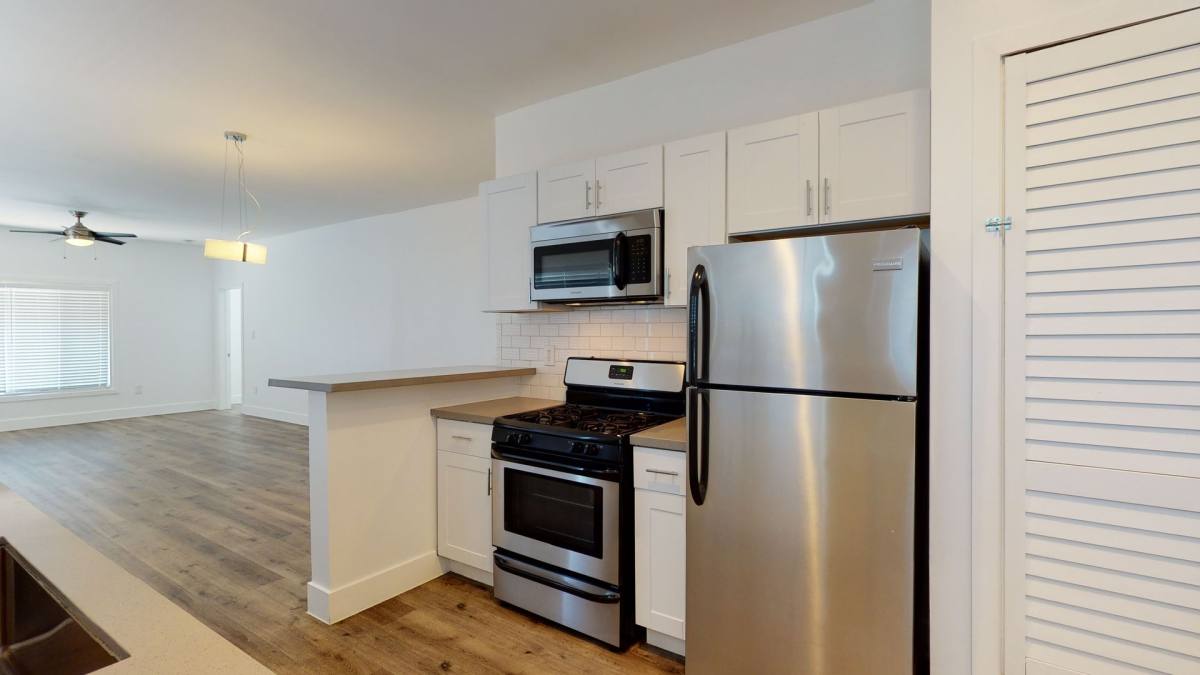 Apartment for rent at 1801 S Highland Ave, Los Angeles, CA 90019