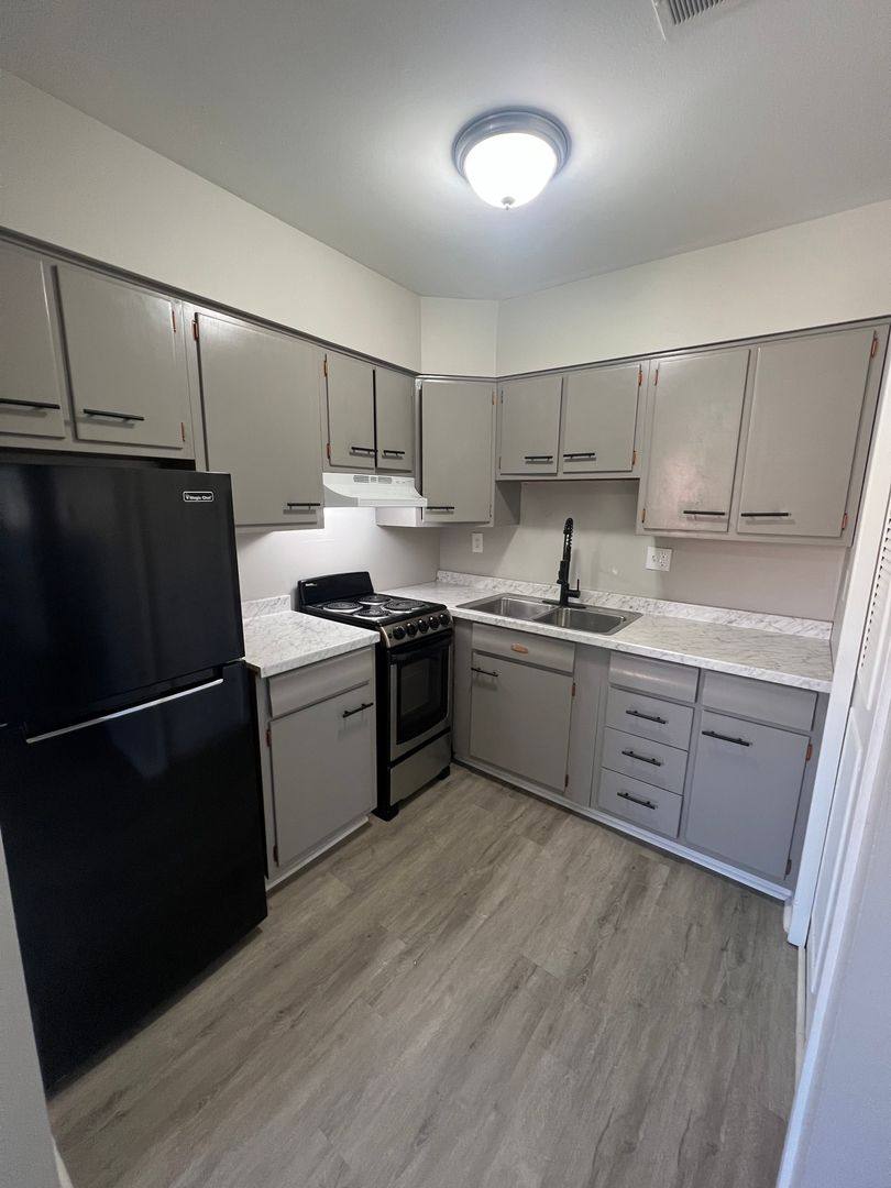 Apartment for rent at 2343 Harrodsburg Rd, Lexington, KY 40502