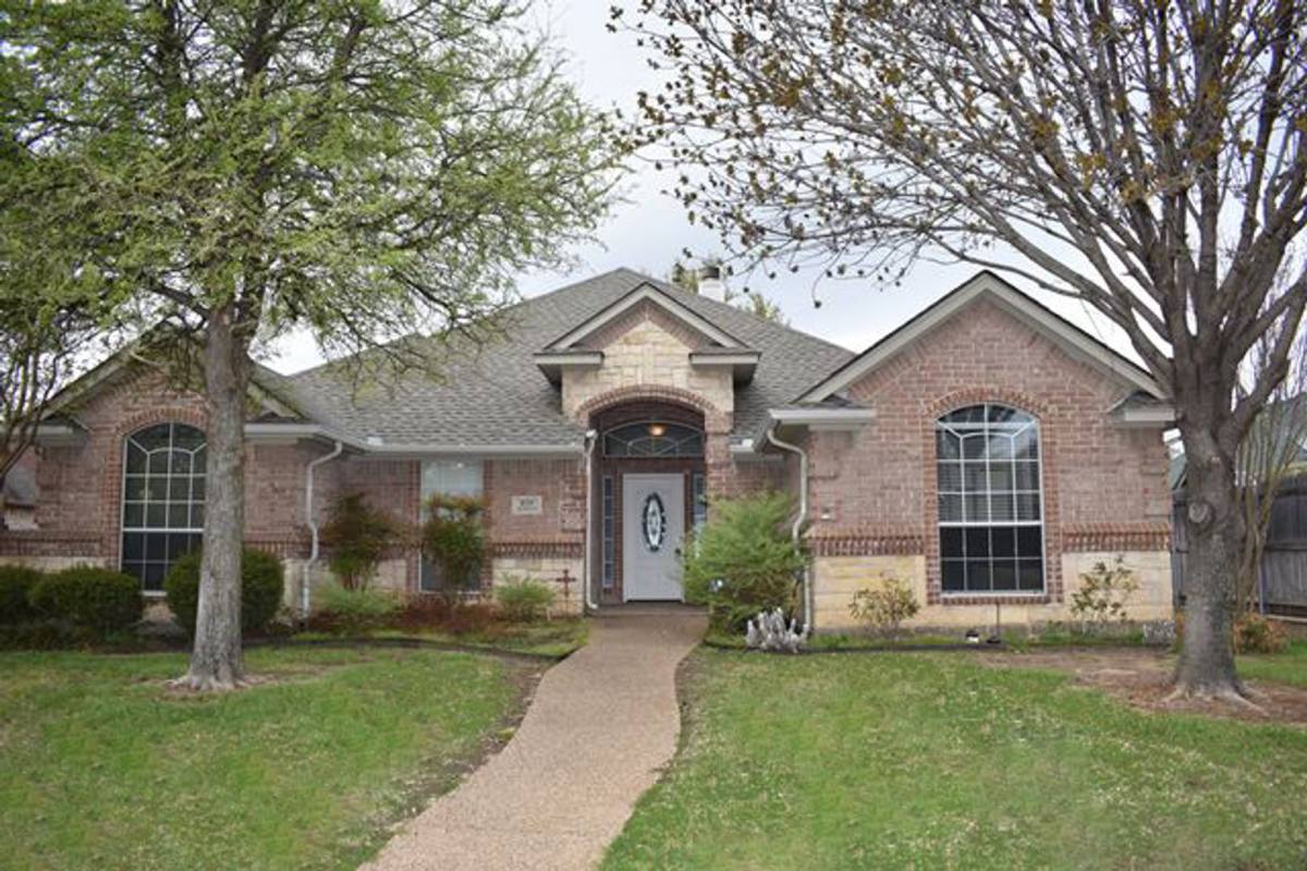 House for rent at 8529 Brandonwood Dr, North Richland Hills, TX 76182