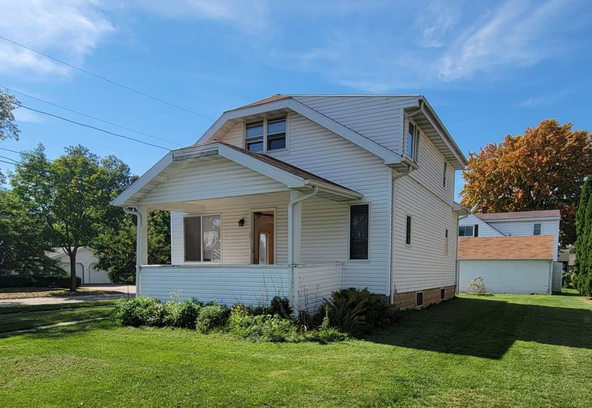 House for rent at 824 Manitowoc St, Menasha, WI 54952