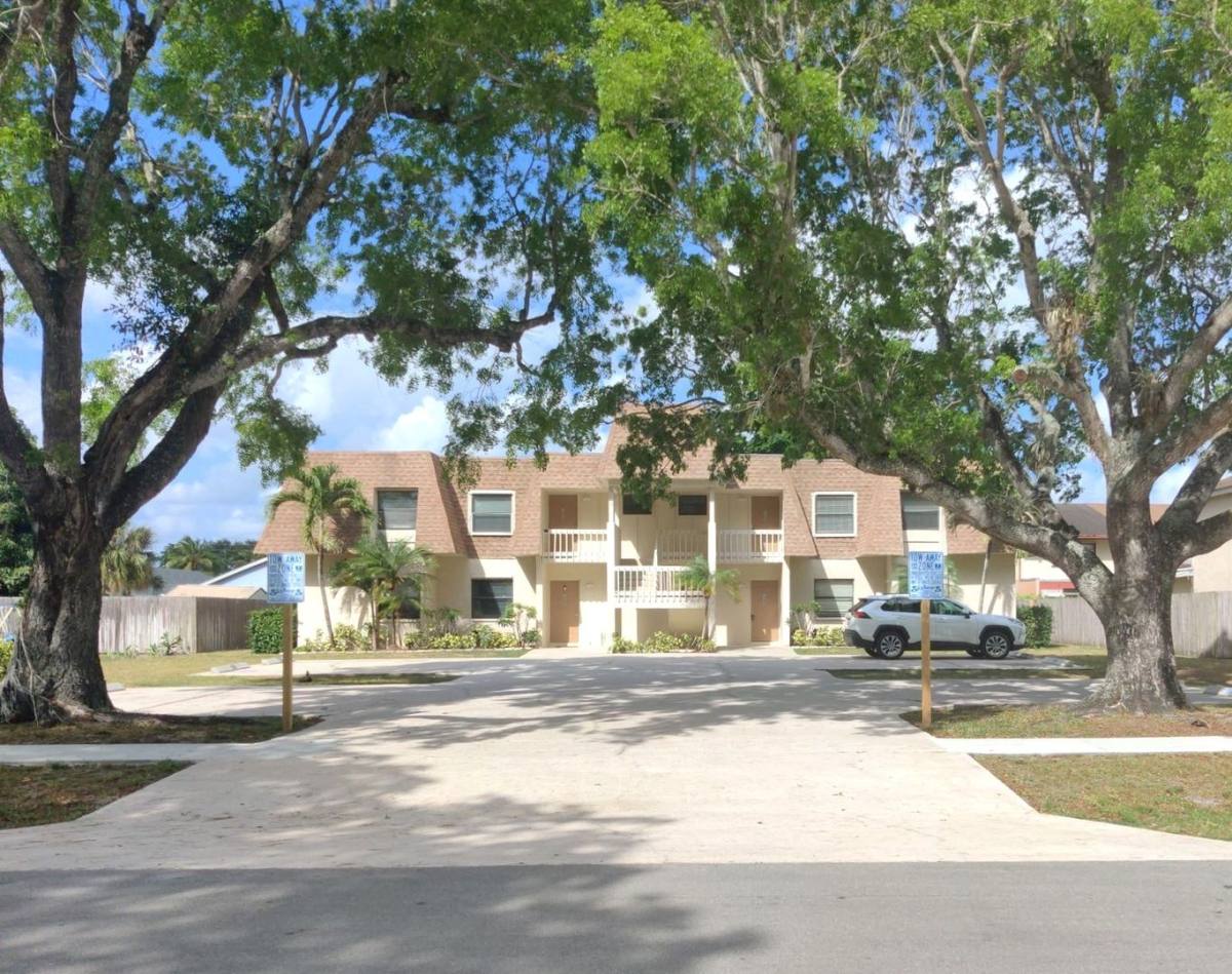 Apartment for rent at 1580 Montauk Dr, Wellington, FL 33414