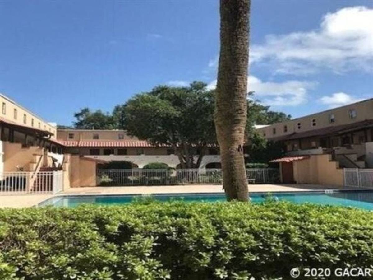 Apartment for rent at 914 SW 8th Ave, Gainesville, FL 32601