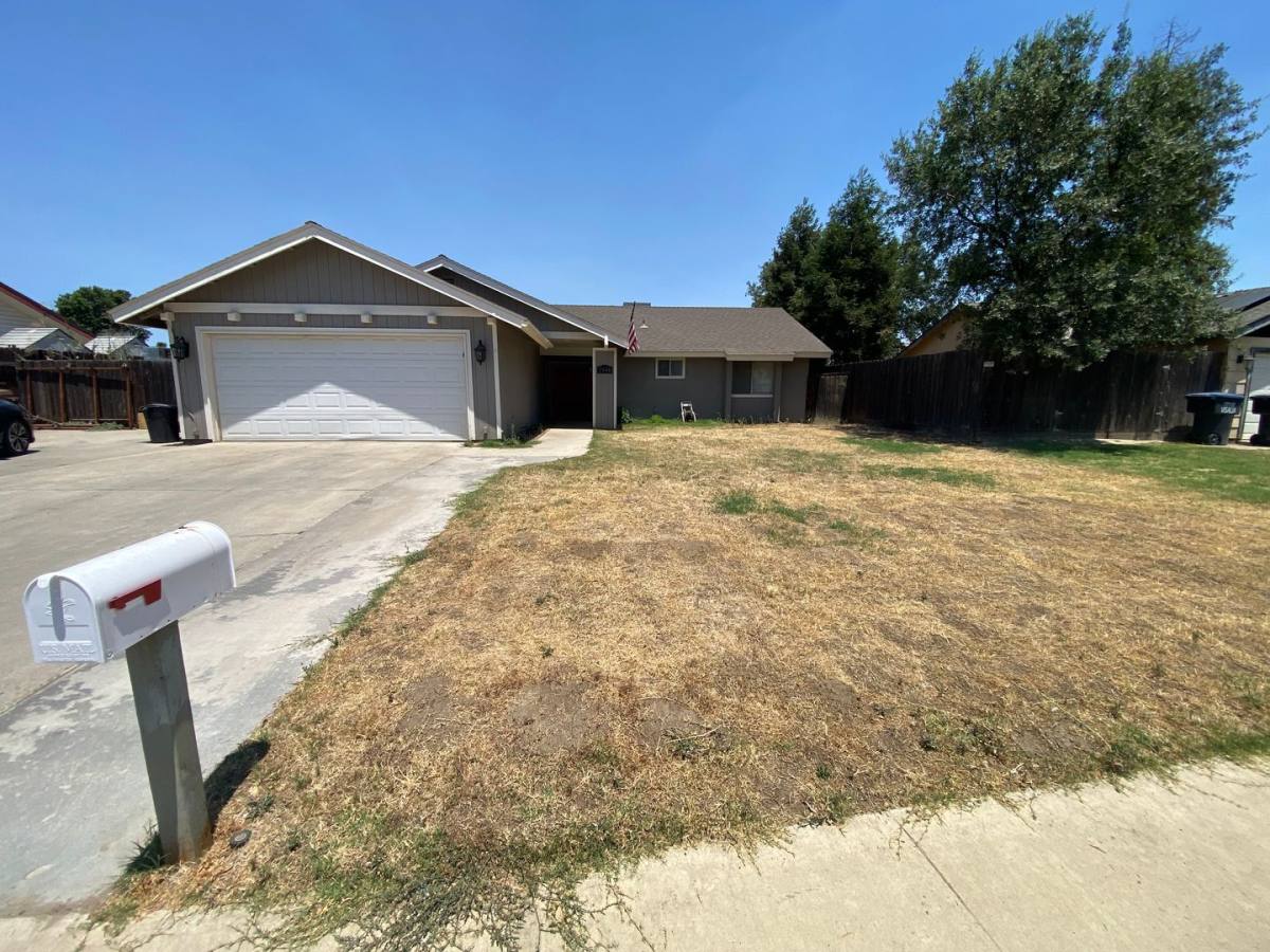 House for rent at 1946 E Mary Ave, Visalia, CA 93292