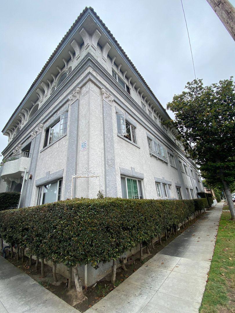 Apartment for rent at 1302 E 3rd St, Long Beach, CA 90802