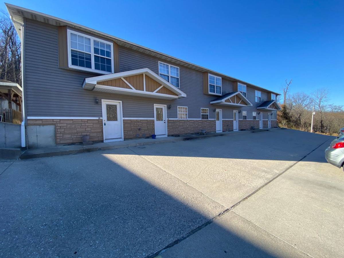 Apartment for rent at 698 Hillside, Waynesville, MO 65583