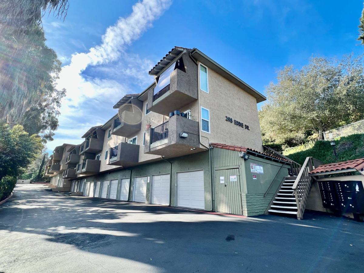 Apartment for rent at 298 Eddie Dr, Vista, CA 92083