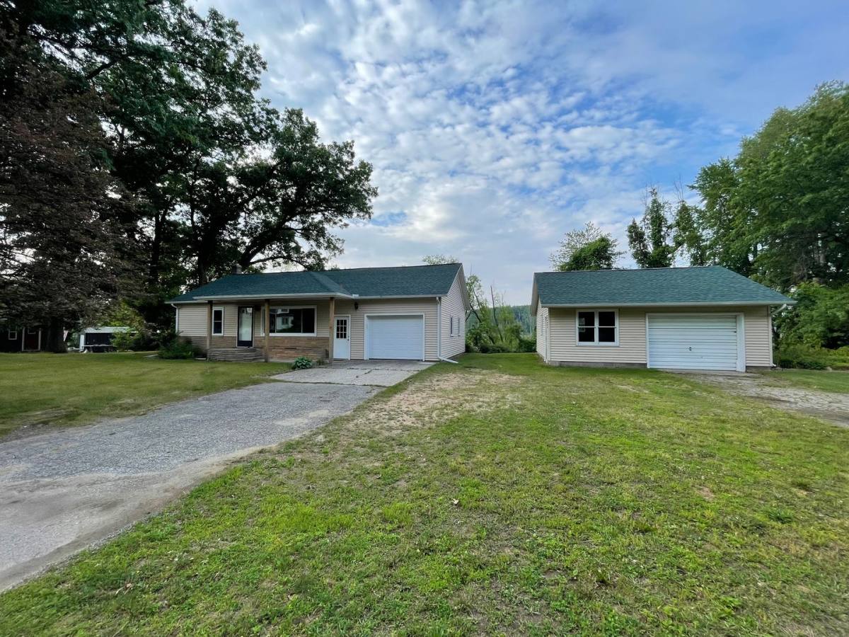 House for rent at 6078 E V Ave, Vicksburg, MI 49097