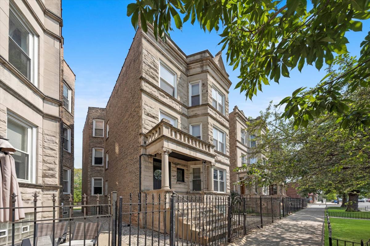 Apartment for rent at 3106 W Fullerton Ave, Chicago, IL 60647