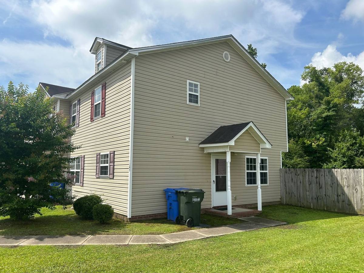 Townhouse for rent at 1245 Bombay Dr, Fayetteville, NC 28312