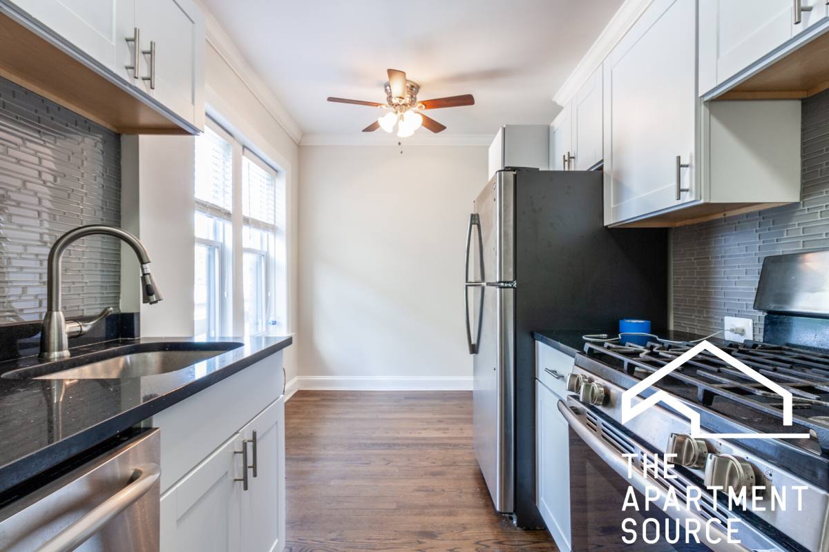 Apartment for rent at 3821 N Greenview Ave #3E, Chicago, IL 60613