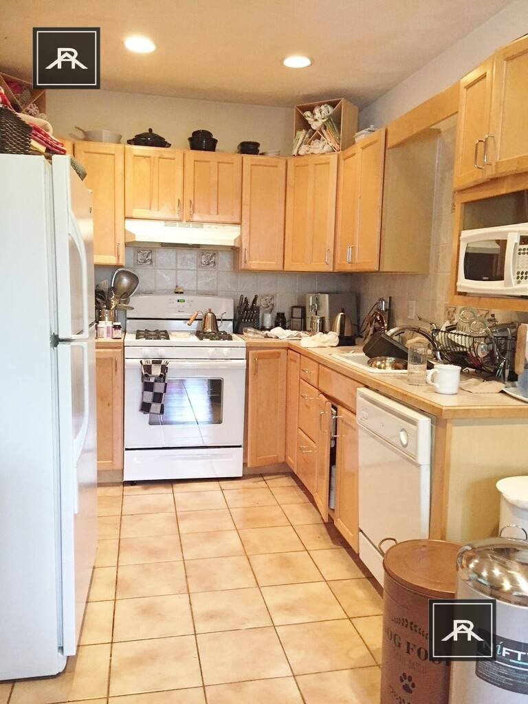 Apartment for rent at 1714 Beacon #2, Brookline, MA 02445