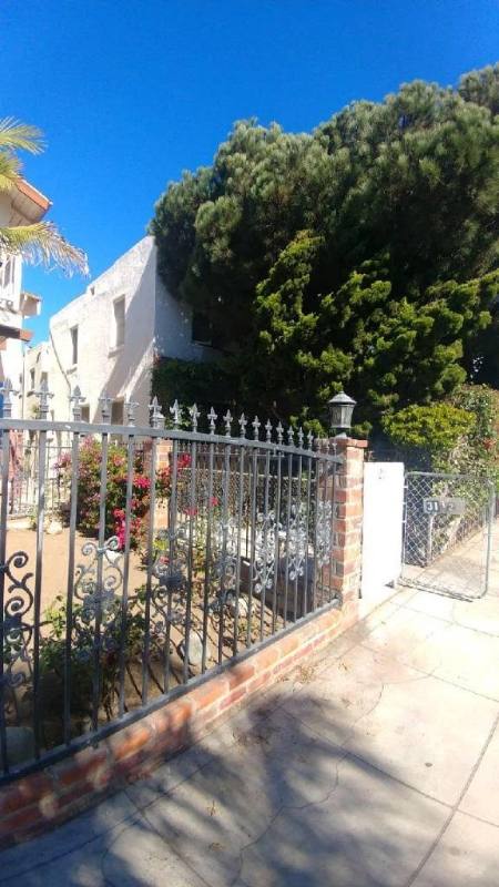 Apartment for rent at 31 1 2 Clubhouse Ave, Venice, CA 90291