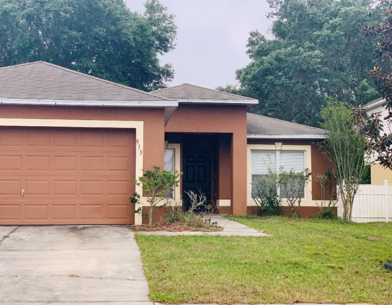 House for rent at 935 Vanderbilt Dr Floor, Eustis, FL 32726