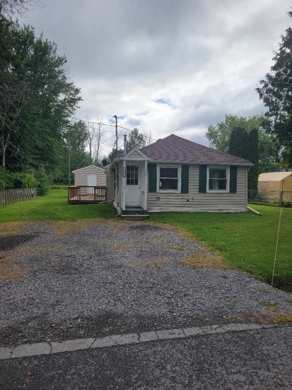 House for rent at 129 Onondaga Ave, Canastota, NY 13032