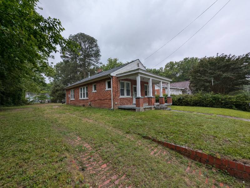 House for rent at 2112 W Broadway, Hopewell, VA 23860