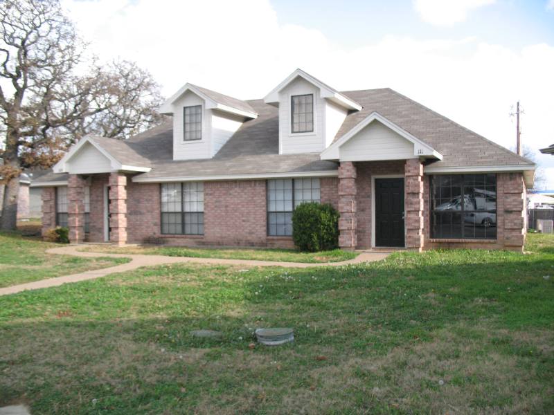 Townhouse for rent at 105 Henson Court, Weatherford, TX 76086