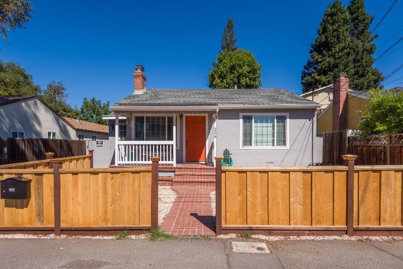 Apartment for rent at 259 Encina Ave #259, Redwood City, CA 94061
