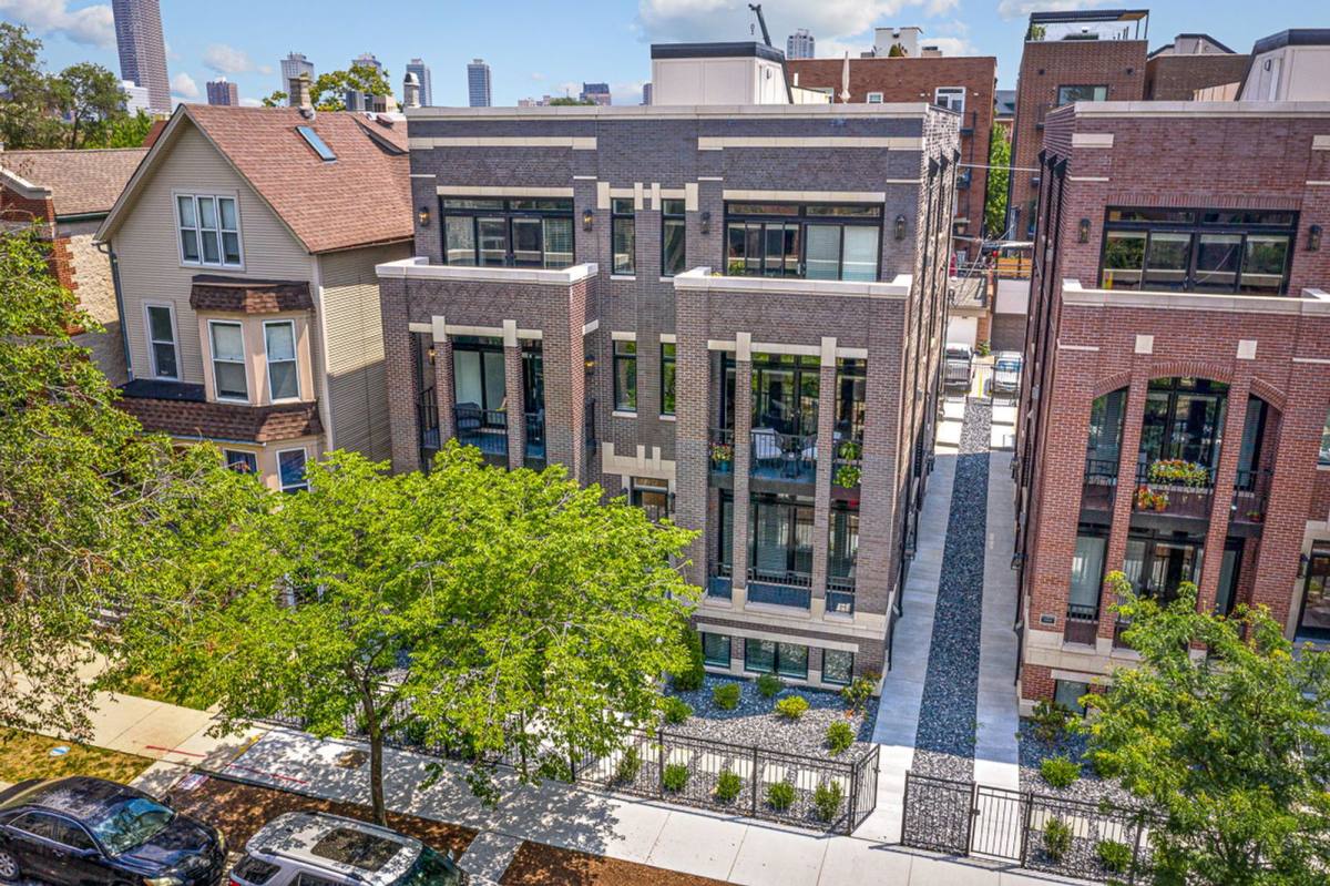 Apartment for rent at 3347 N Kenmore Ave #2S, Chicago, IL 60657