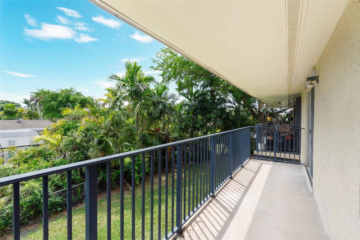 Condo for rent at 15391 S Dixie Highway, Miami, FL 33157