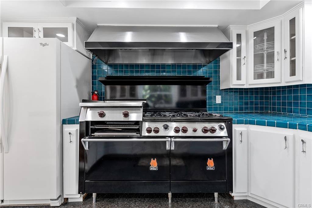 Townhouse for rent at 11053 Strathmore Dr, Los Angeles, CA 90024