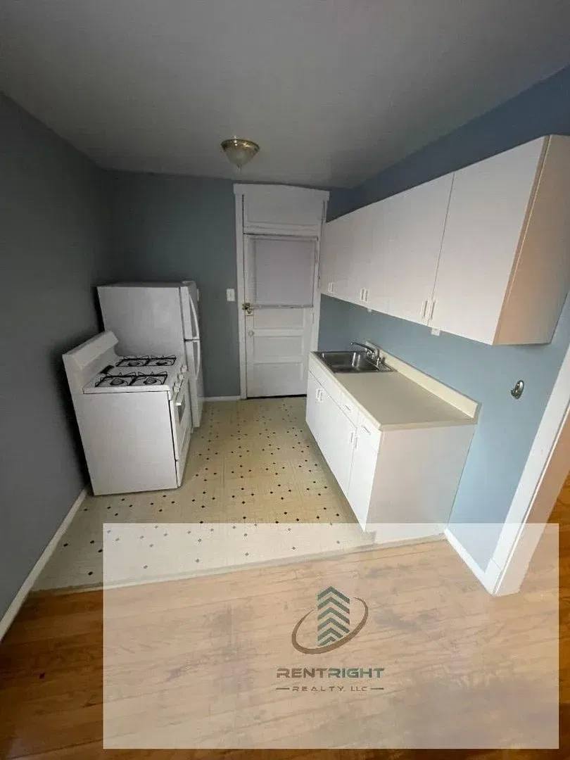 House for rent at 4009 W Melrose St #1N, Chicago, IL 60641