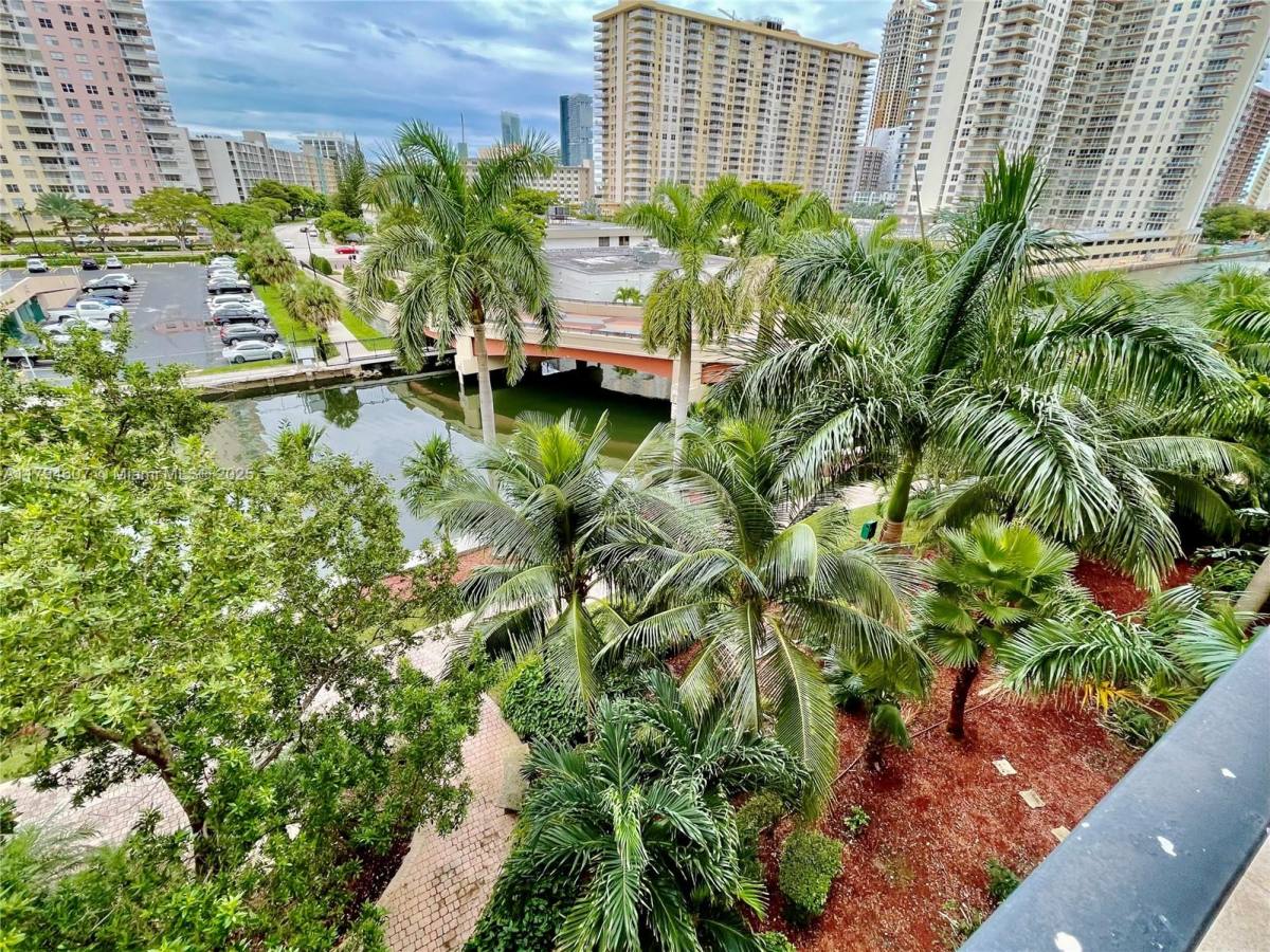 17150 N Bay Rd #2511, North Miami Beach, FL 33160