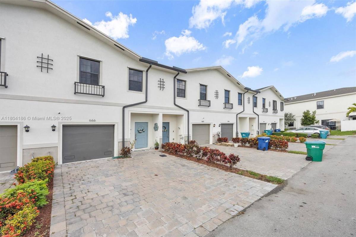 Townhouse for rent at 666 SW 12th St #666, Homestead, FL 33034