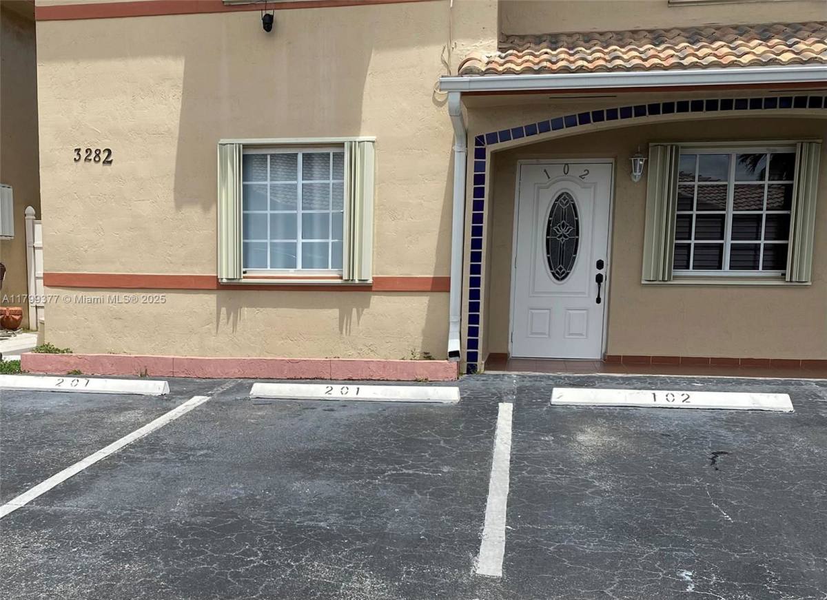 Townhouse for rent at 3282 W 70th St #102, Hialeah, FL 33018