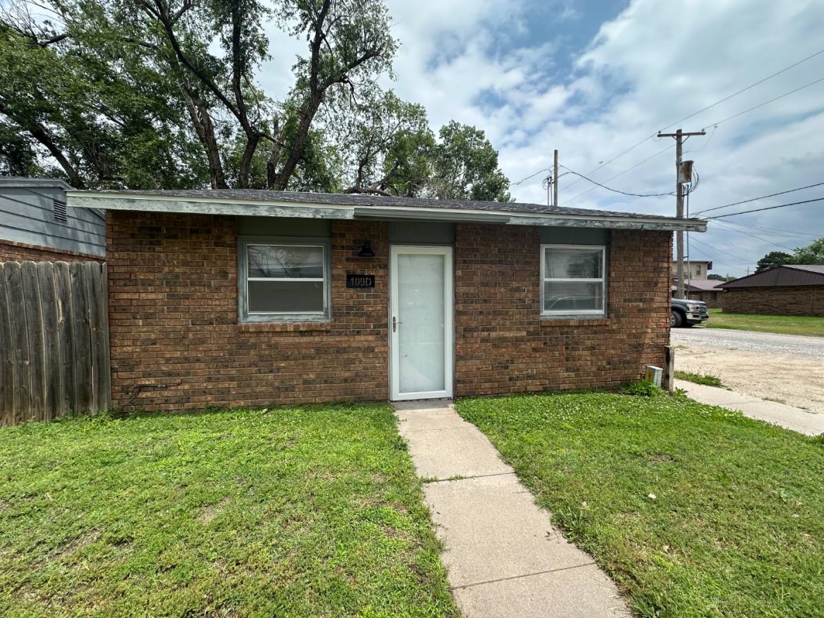 Apartment for rent at 109 E Ave B #SH D, South Hutchinson, KS 67505