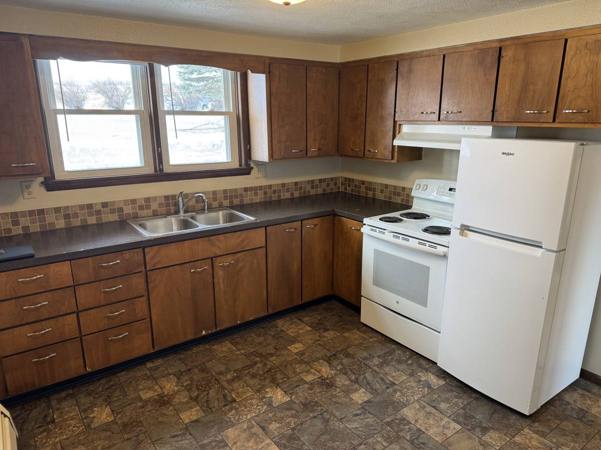 Apartment for rent at 636 11th Ave SW #4, Valley City, ND 58072